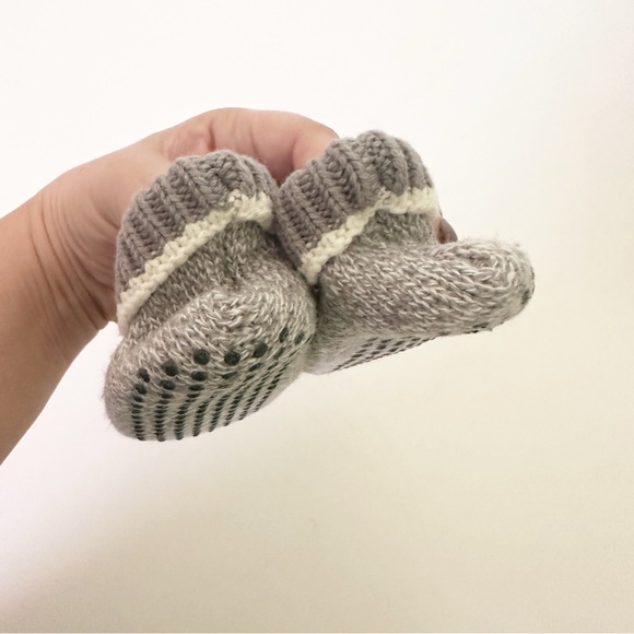 Unbranded Cozy Gray Knit Baby Bootie Slippers Grey 6-12M - Picture 4 of 5